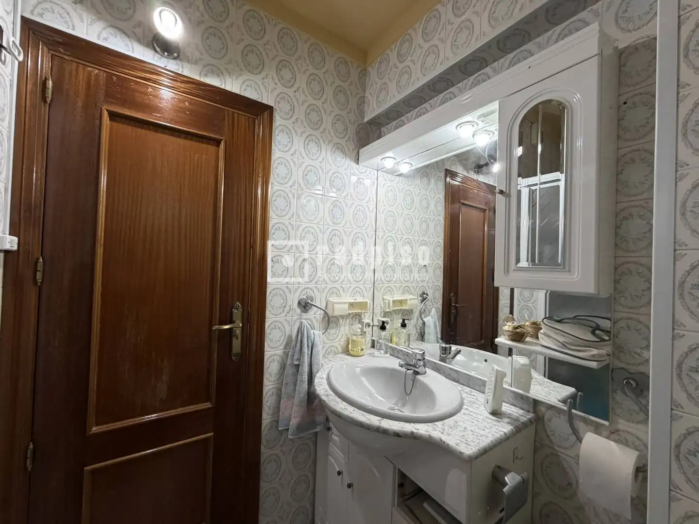 Bathroom of Flat for sale in Madrid