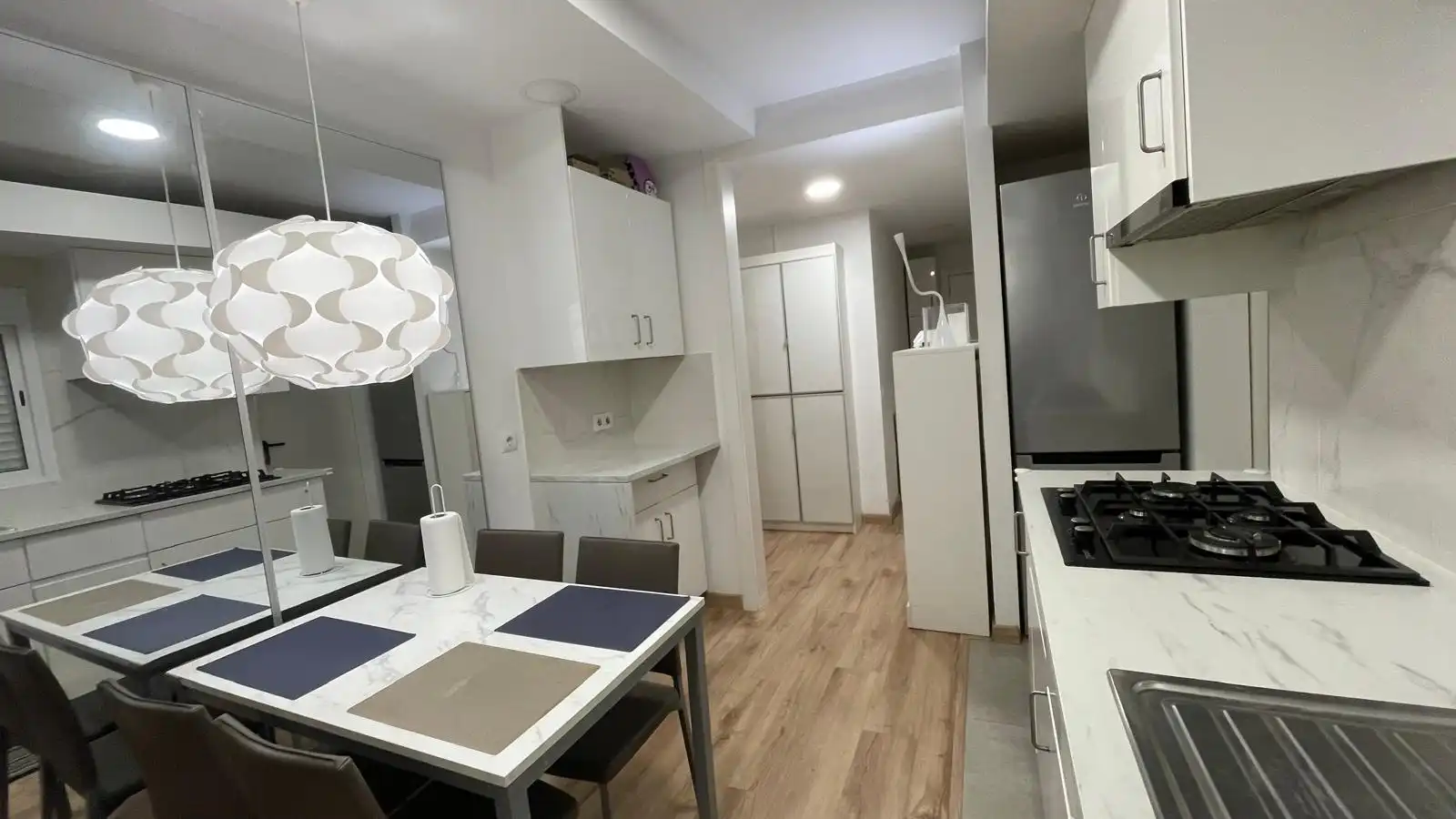 Cuina de Planta baixa en venda en Barcelona amb Calefacció, Forn i Alarma