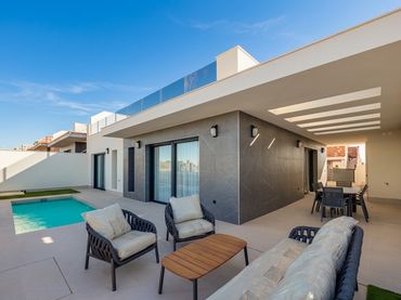 Casa amb piscina en venda a Nueva Torrevieja - Aguas Nuevas