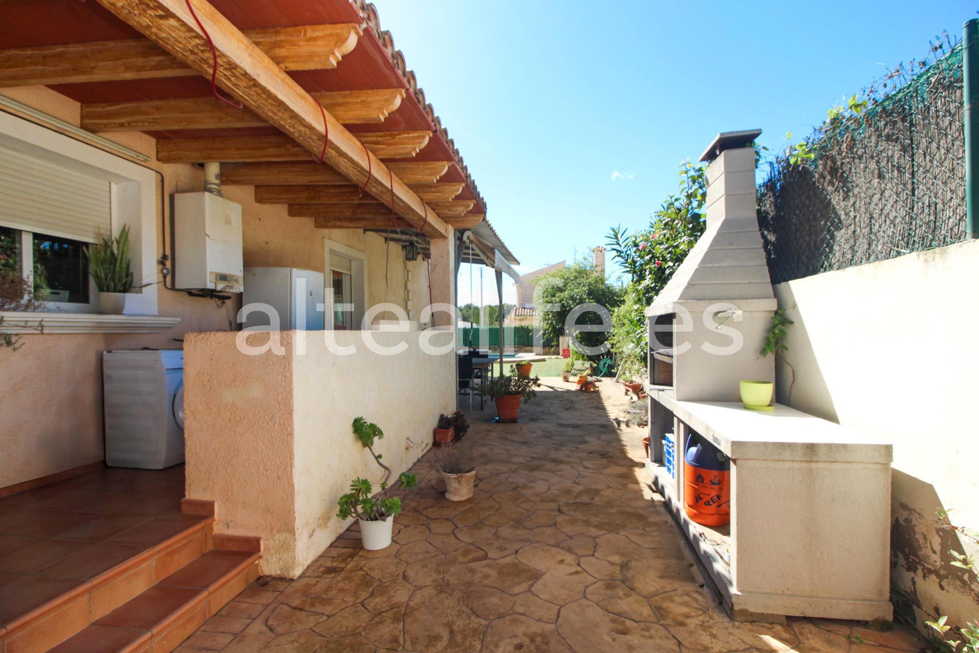 Vista exterior de Casa o chalet en venta en La Nucia con Aire acondicionado, Calefacción y Jardín privado