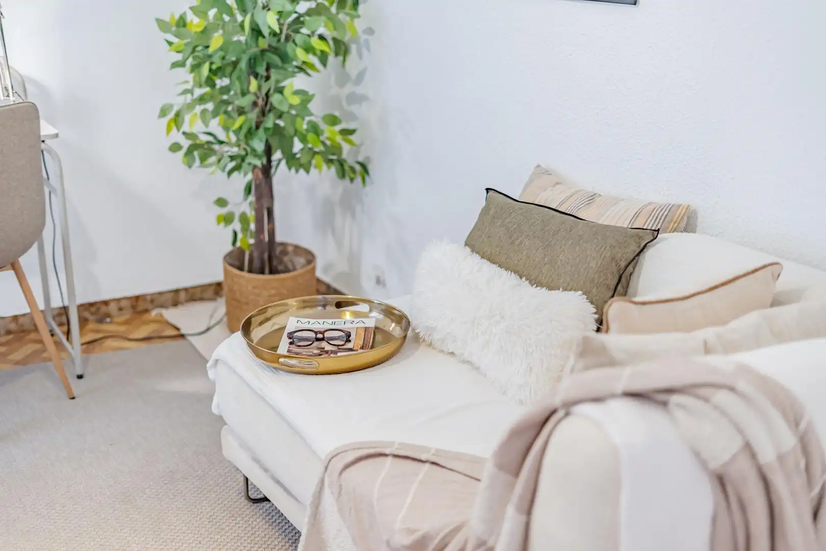 Living room of Flat for sale in Madrid  with Air Conditioner, Terrace and Balcony