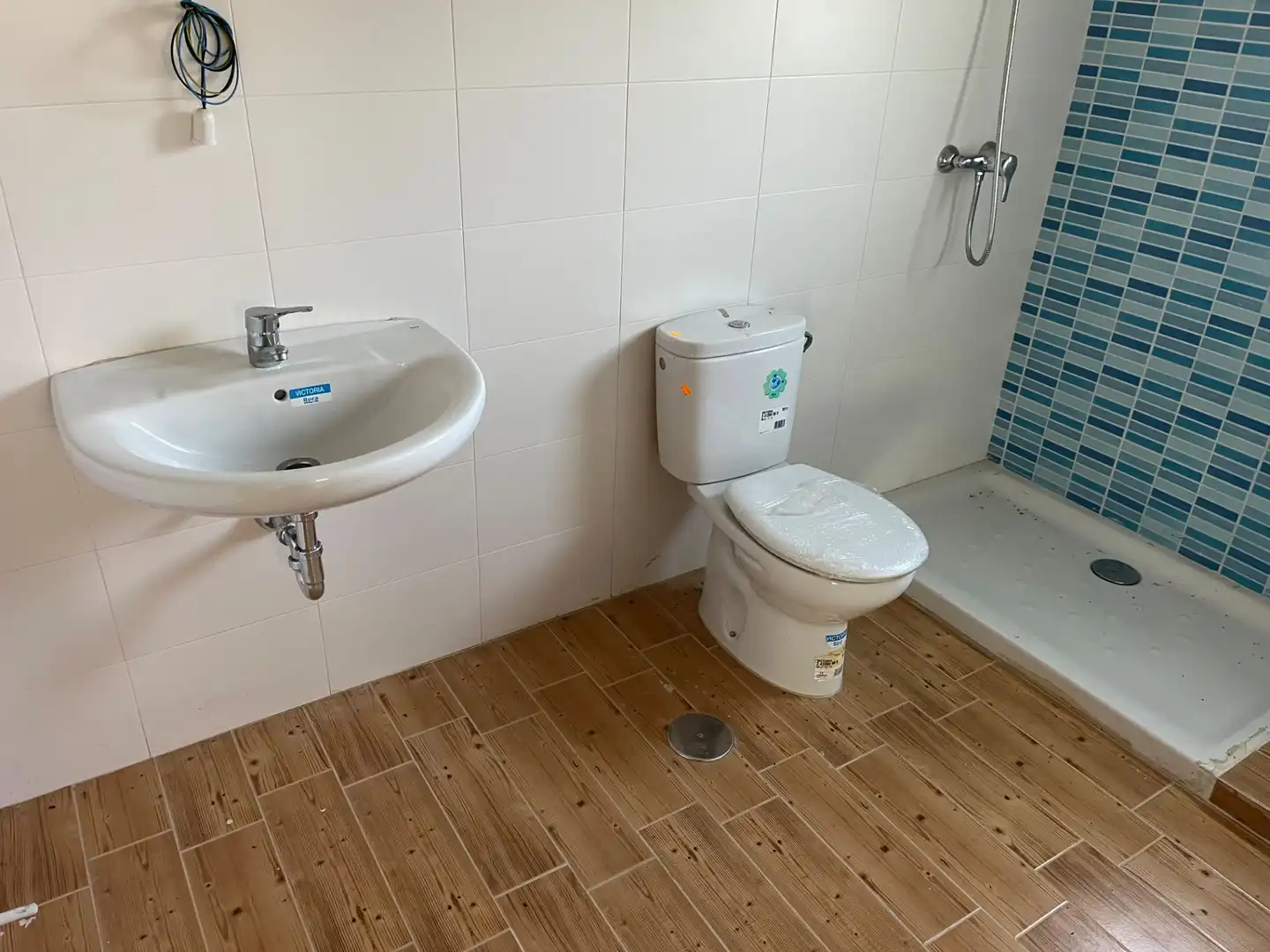 Bathroom of Houses for sale in Sanchidrián  with Private garden and Terrace