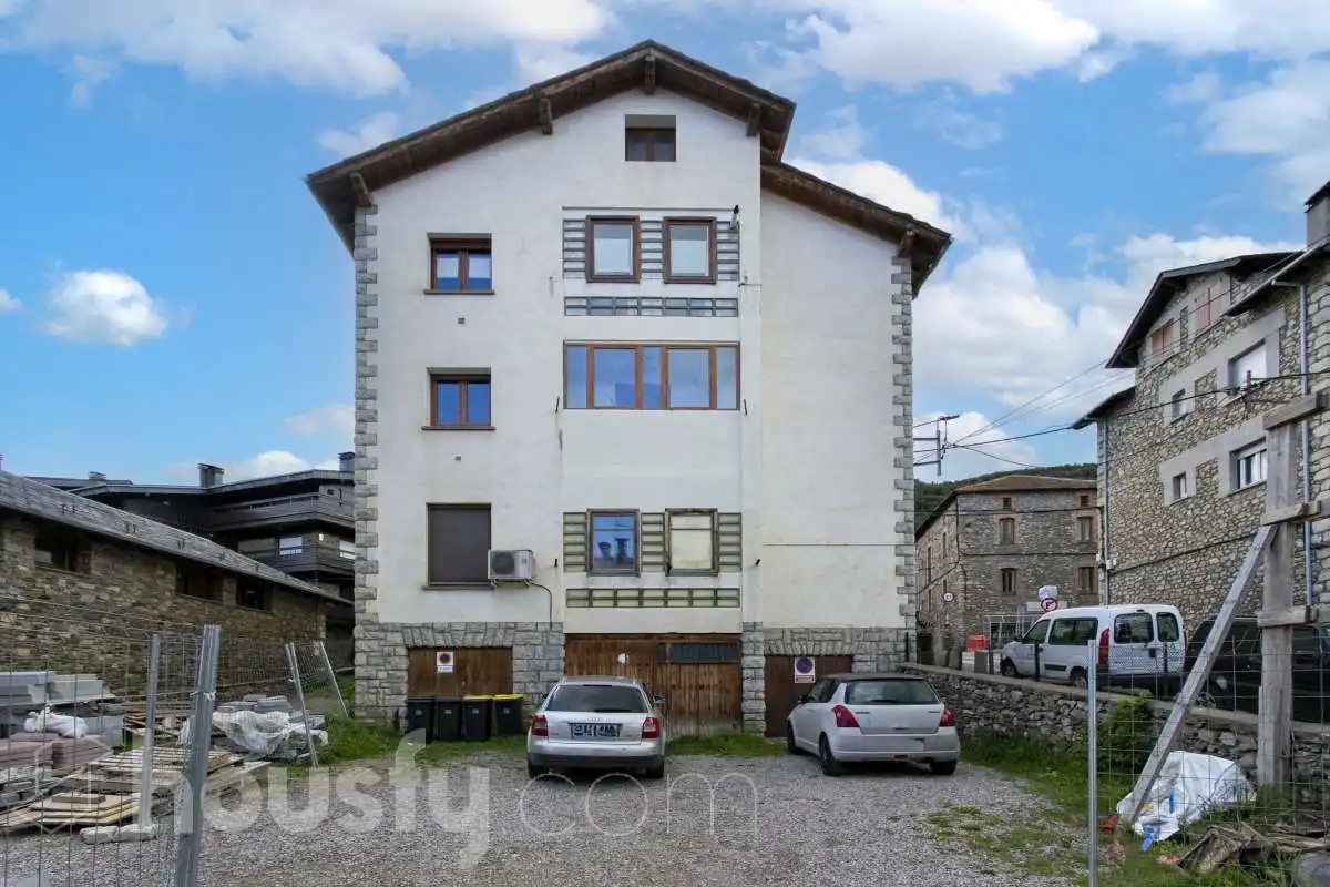 Exterior view of Flat for sale in Alp  with Air Conditioner, Heating and Terrace
