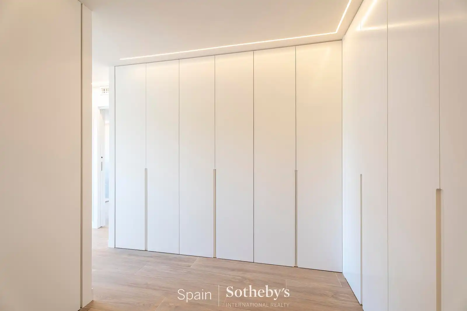 Apartamento con piscina en alquiler en Calle de la Infanta María Teresa, imagen 13