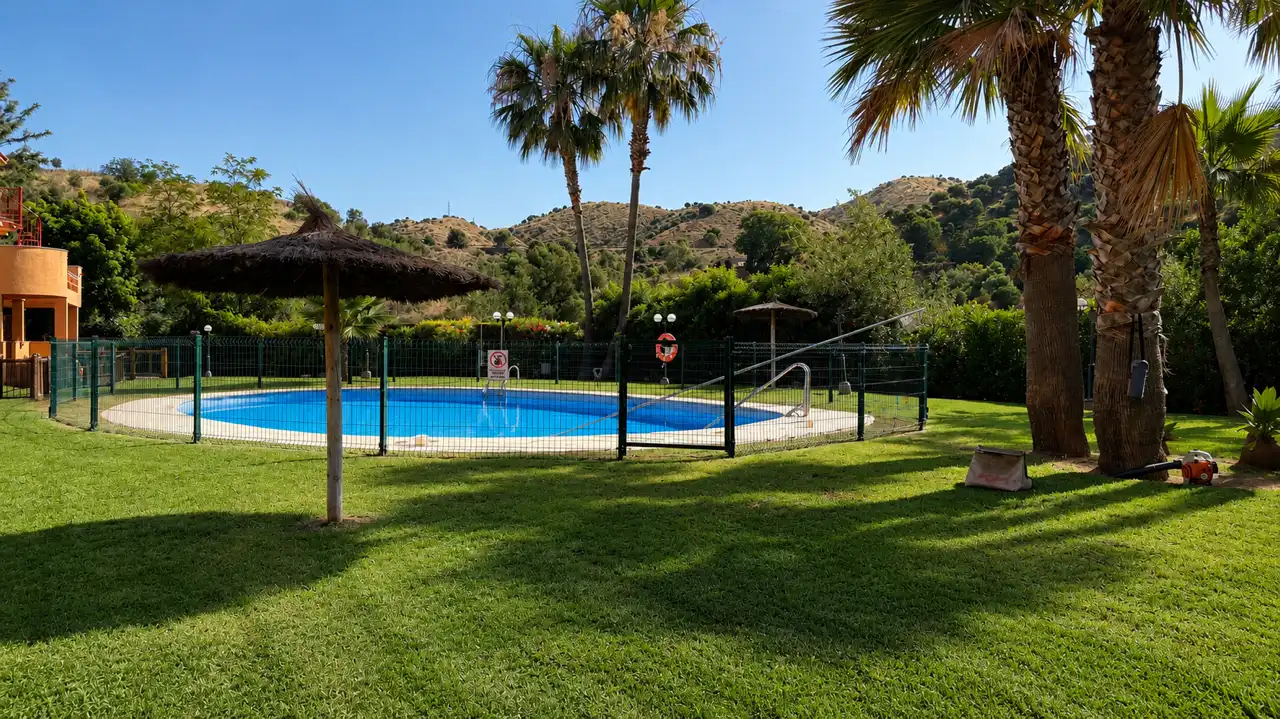 Piscina de Àtic en venda en Marbella amb Aire condicionat, Calefacció i Terrassa