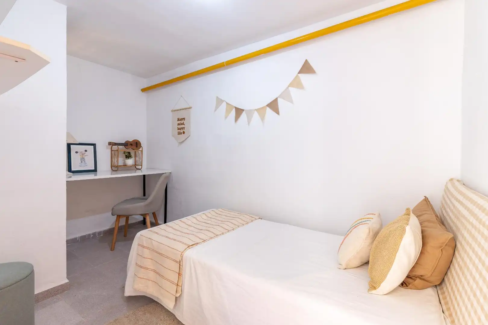 Habitación de Casa adosada en venta en Paterna con Calefacción, Jardín privado y Terraza