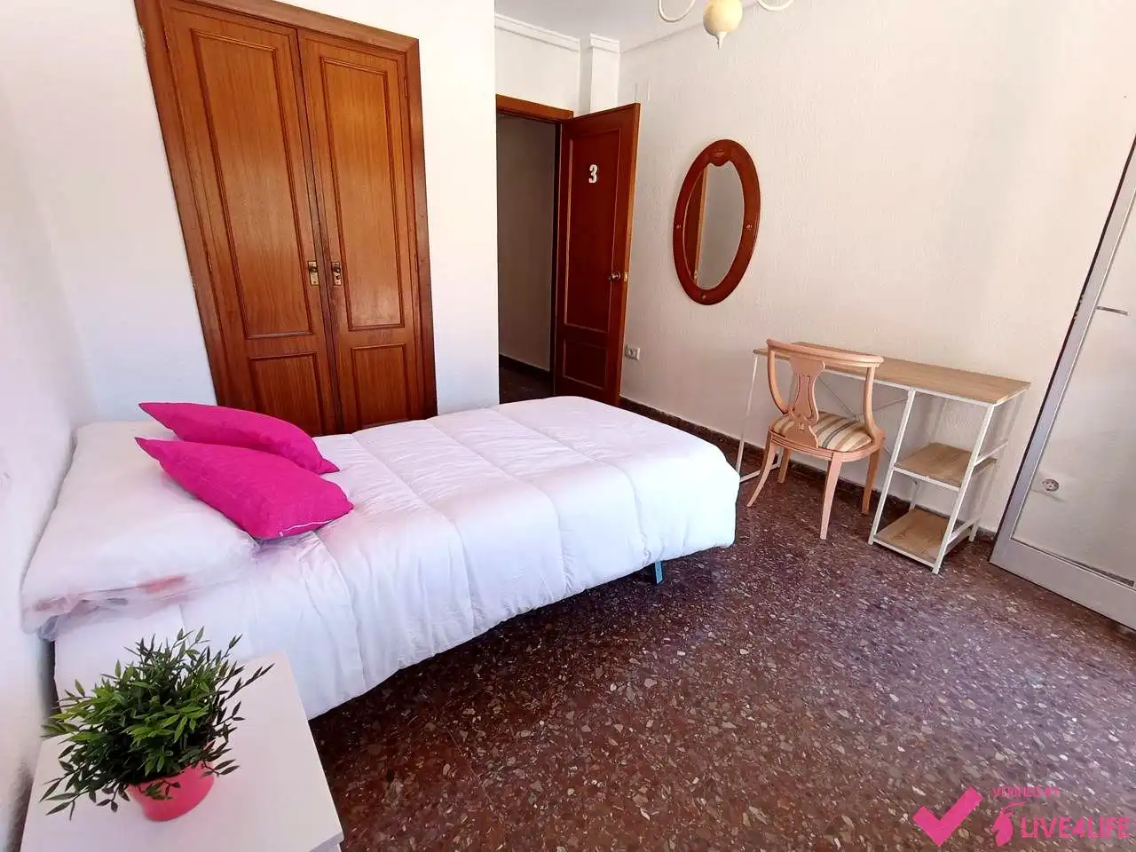 Habitación de Piso de alquiler en Valencia con Aire acondicionado, Terraza y Amueblado