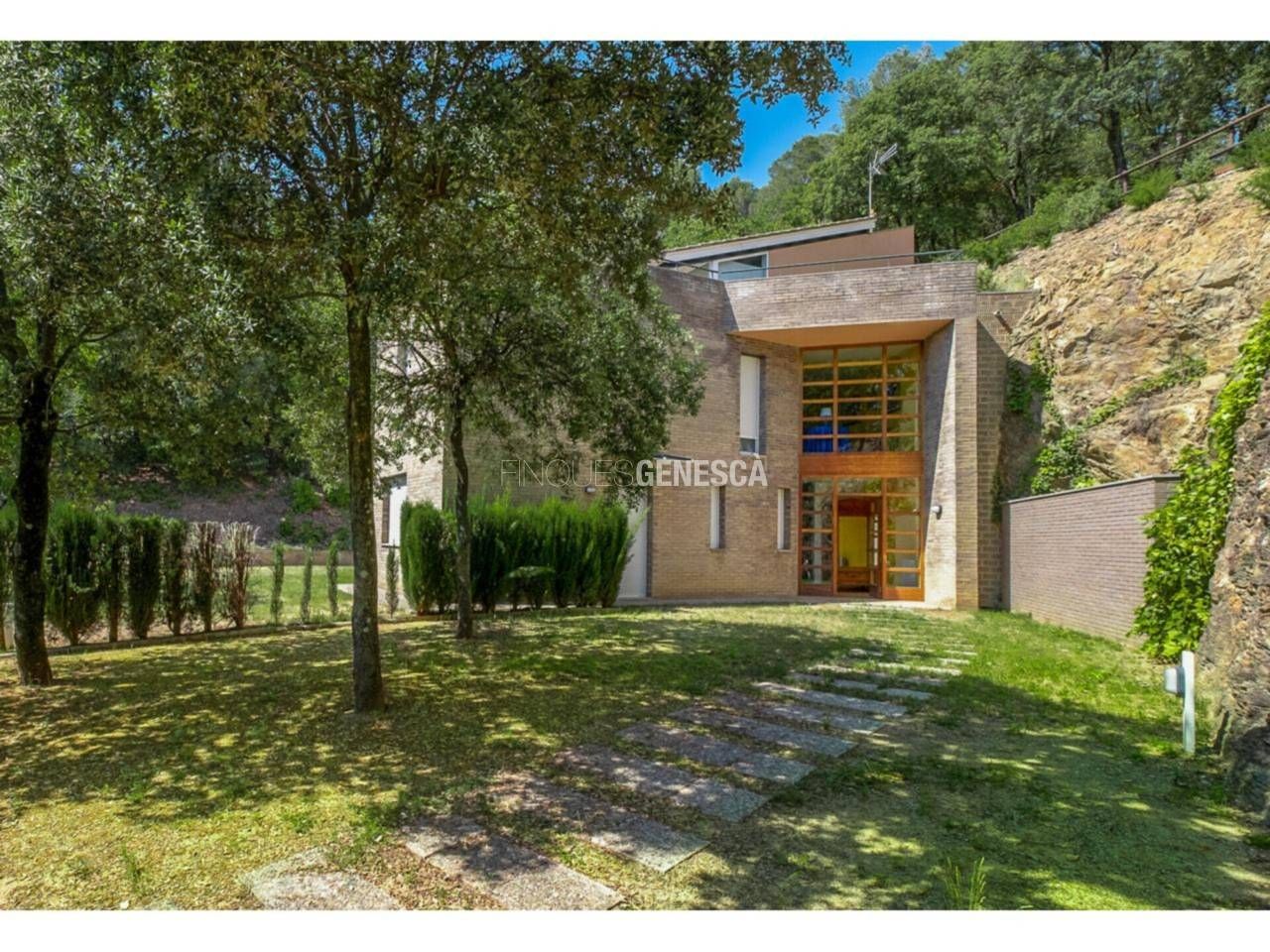 Vista exterior de Casa o xalet en venda en Matadepera amb Calefacció, Jardí privat i Parquet