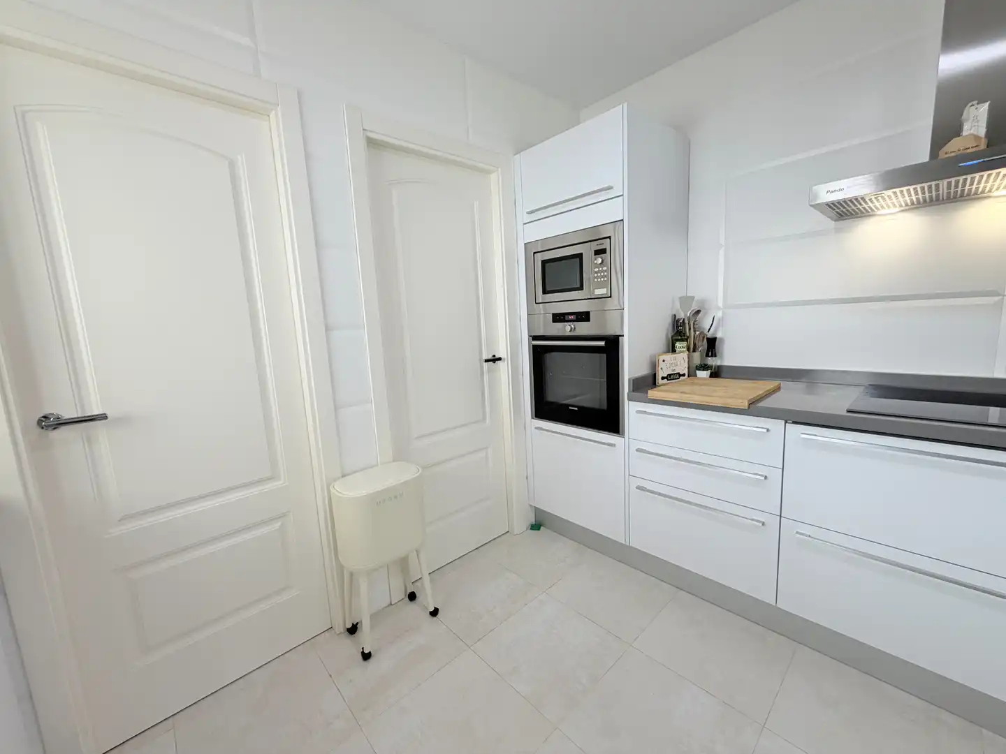 Cocina de Casa adosada en venta en Espartinas con Aire acondicionado, Jardín privado y Parquet