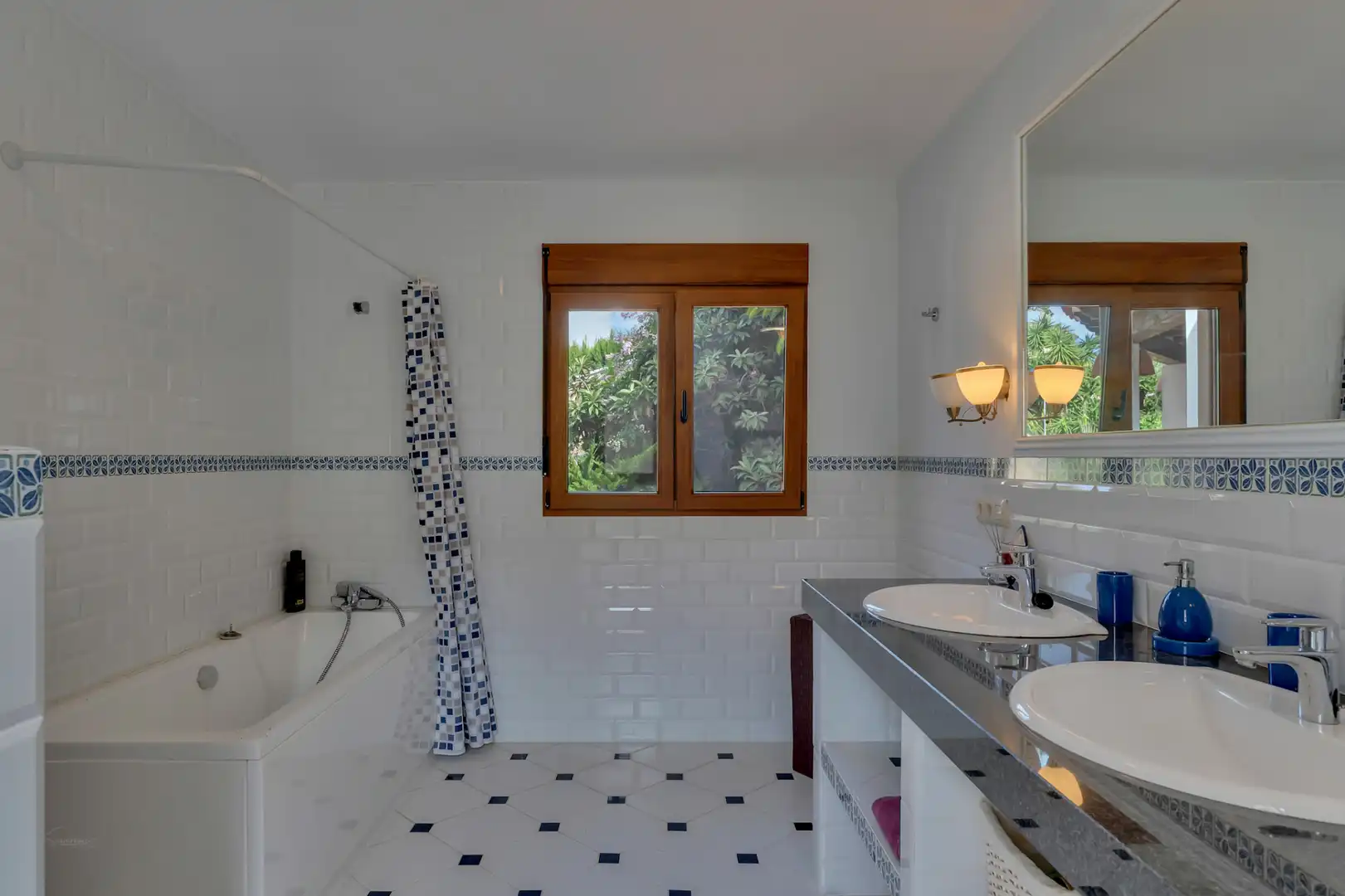 Baño de Casa o chalet en venta en Dénia con Aire acondicionado, Calefacción y Jardín privado