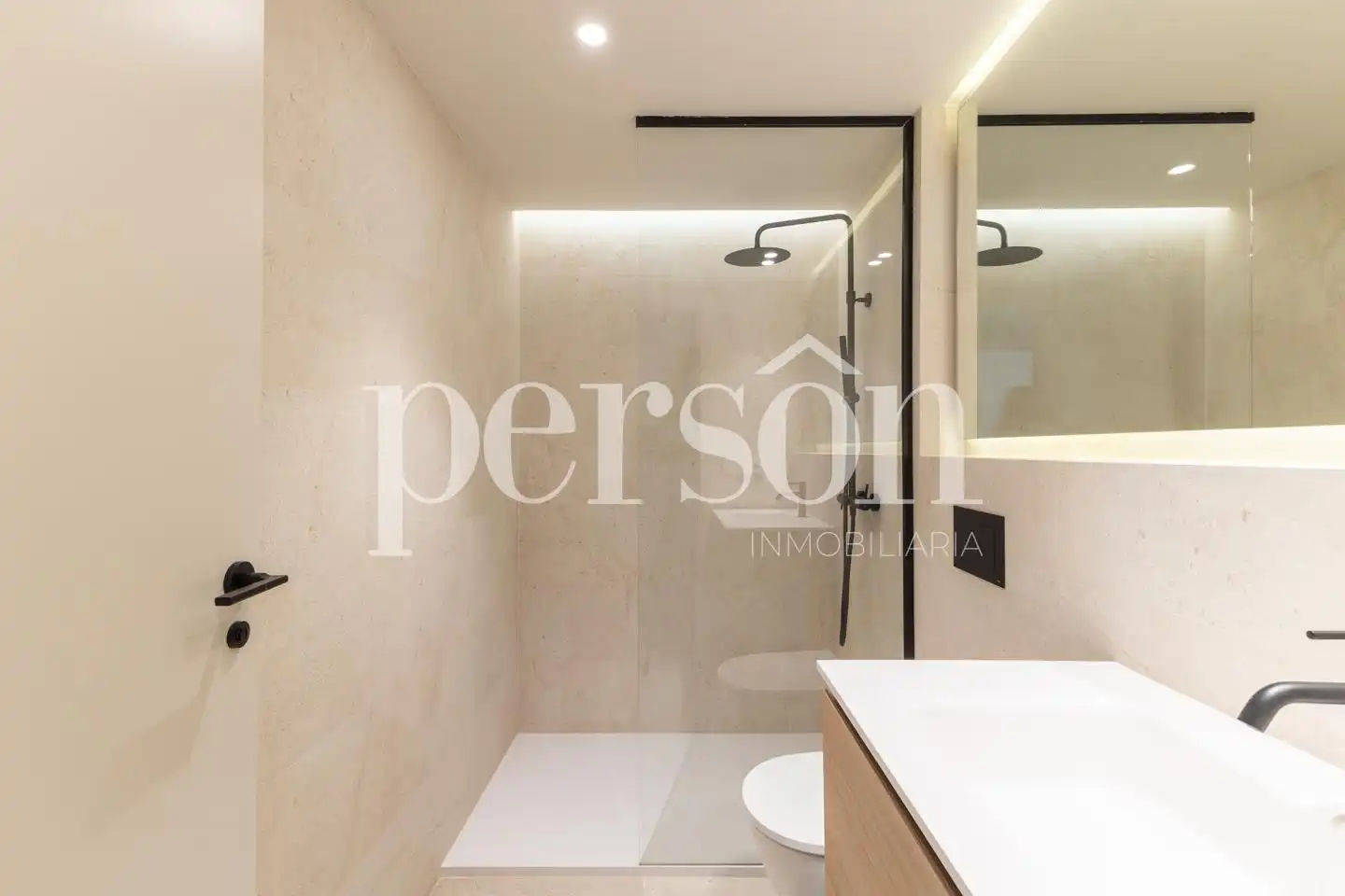 Baño de Piso en venta en Valencia con Aire acondicionado, Jardín privado y Terraza