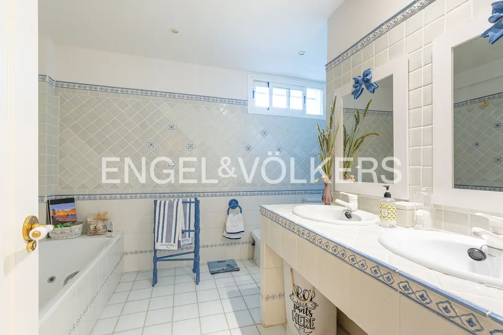 Baño de Casa o chalet en venta en Las Rozas de Madrid con Aire acondicionado, Calefacción y Jardín privado