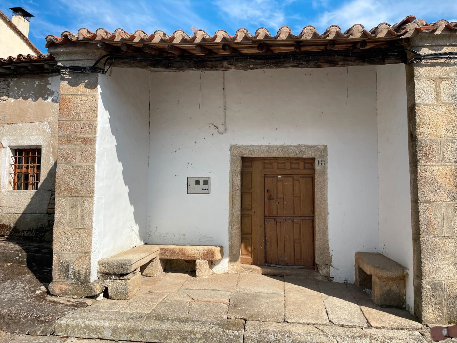 Vista exterior de Finca rústica en venda en Barruecopardo amb Jardí privat, Traster i Moblat