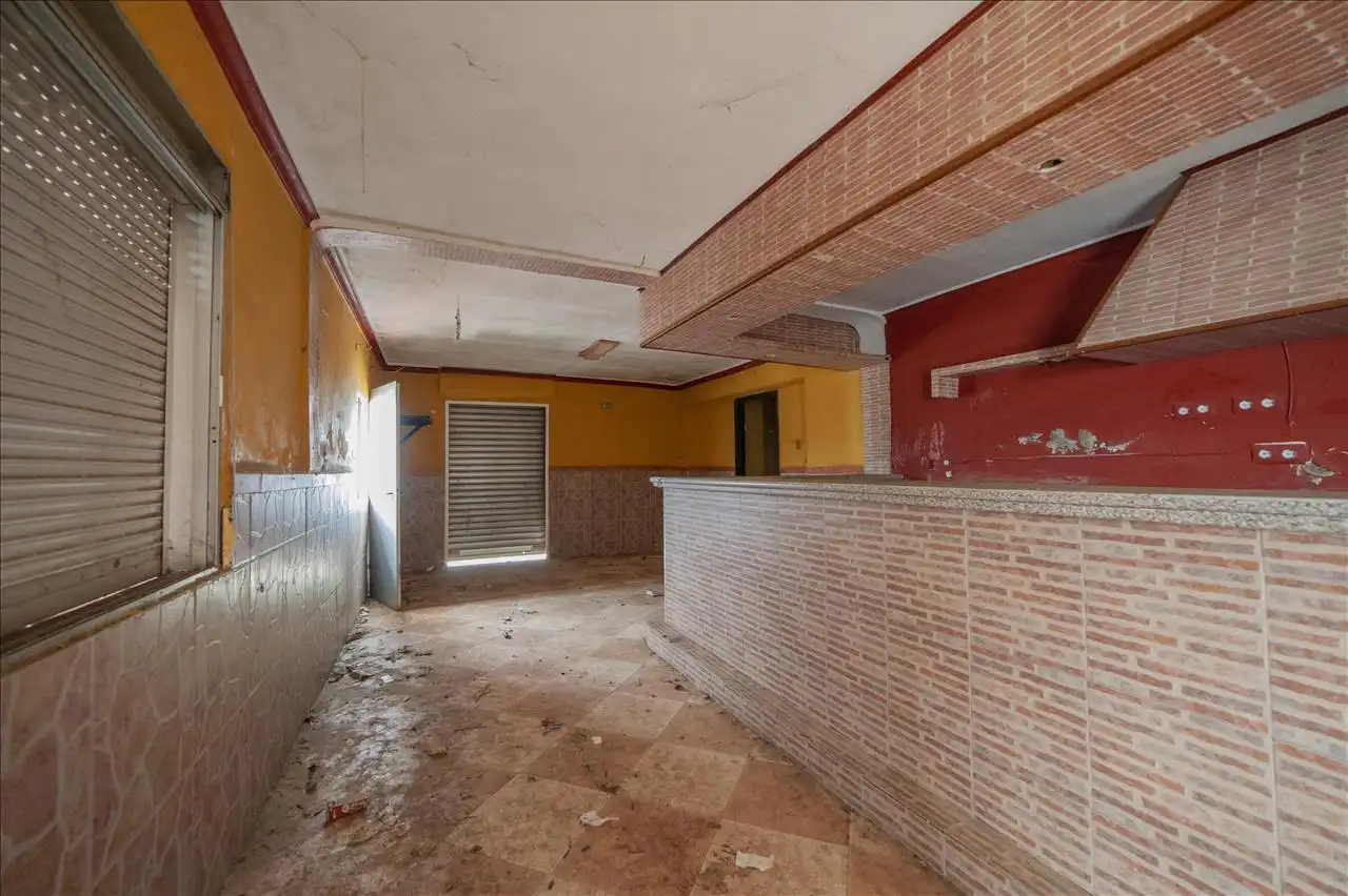 Casa adosada en venta en Lora del Río con Trastero