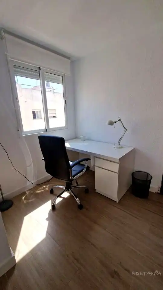 Flat for rent in Moncada  with Air Conditioner and Furnished