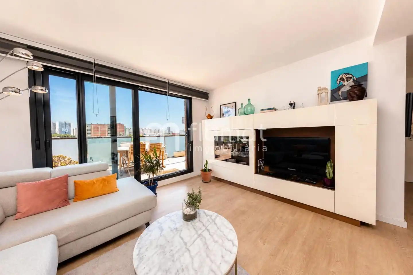 Sala de estar de Piso en venta en L'Hospitalet de Llobregat con Aire acondicionado, Calefacción y Terraza