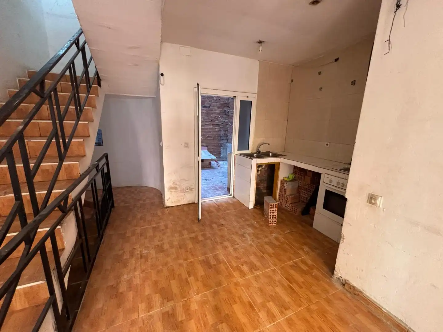 Cuina de Casa o xalet en venda en Barcelona amb Terrassa i Balcó