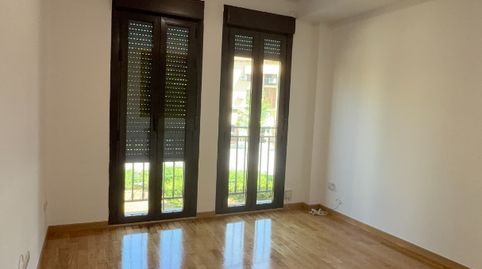 Photo 3 of Apartments for rent in Plaza de la Constitución, Velilla de San Antonio, Madrid