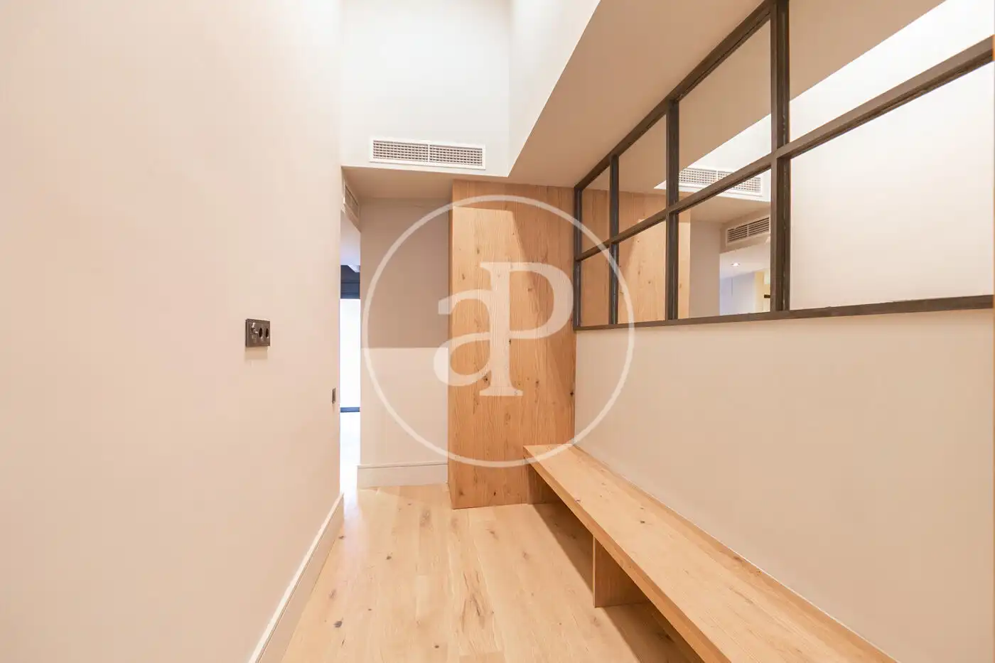 Wohnung zum Verkauf in Barcelona mit Klimaanlage, Heizung und Terrasse