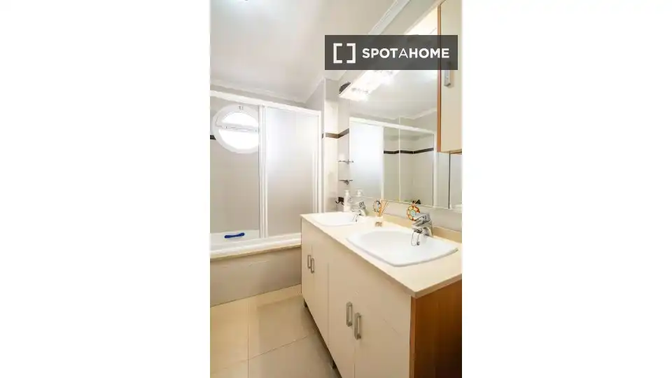 Bathroom of Apartments for share in Pilar de la Horadada  with Air Conditioner, Terrace and Furnished
