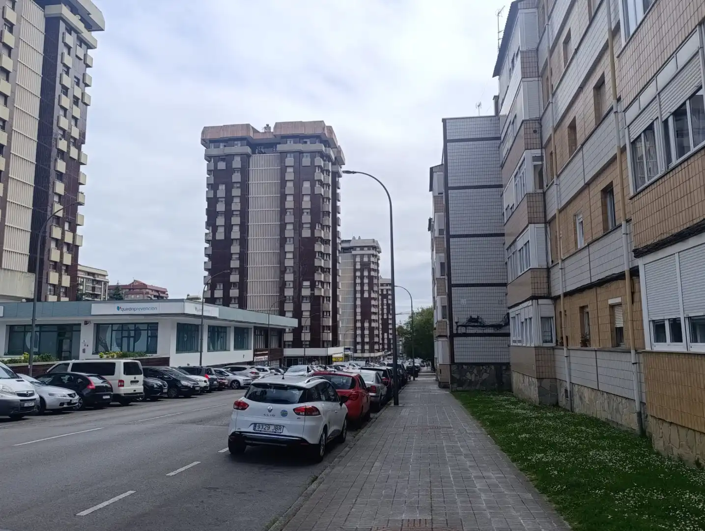 Vista exterior de Pis en venda en Gijón  amb Calefacció