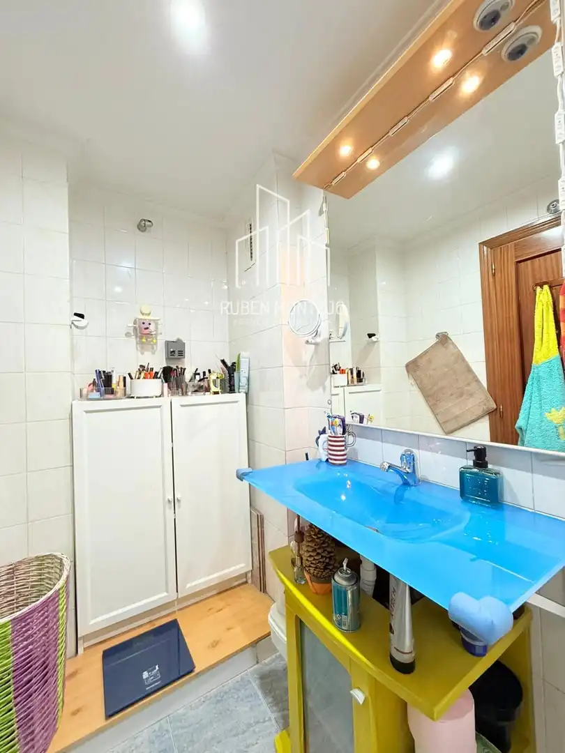 Baño de Piso en venta en Salamanca con Calefacción, Terraza y Balcón