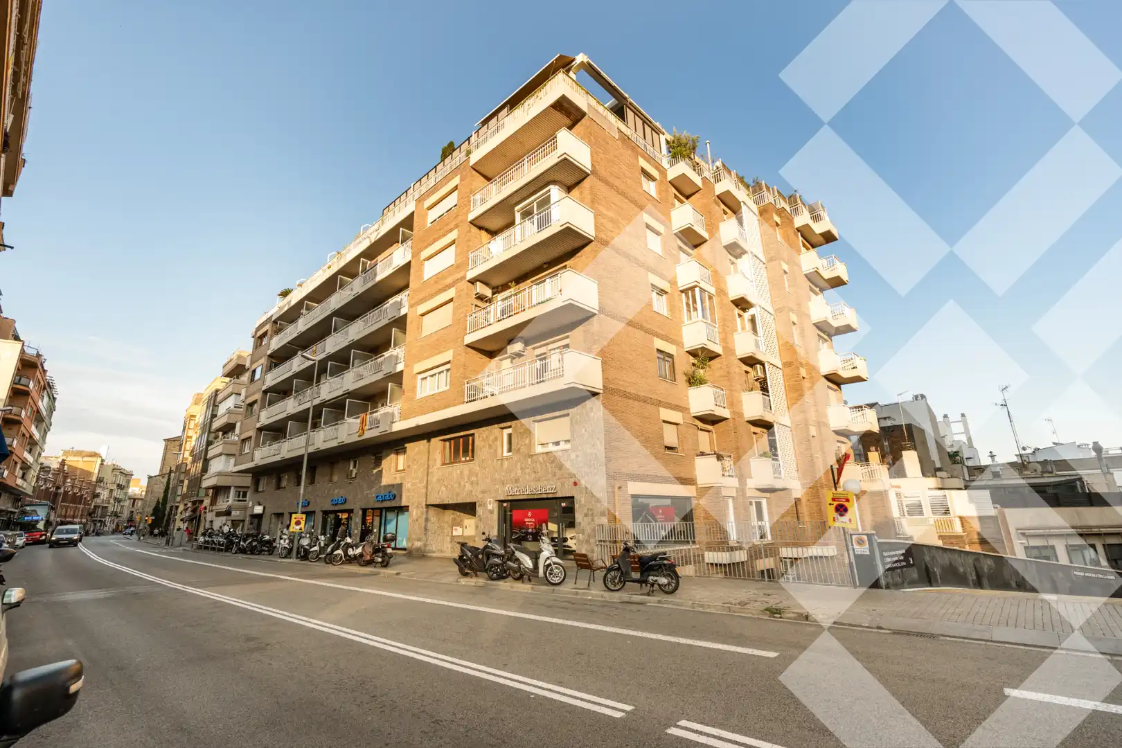 Exterior view of Study for sale in Barcelona  with Oven and Washing machine