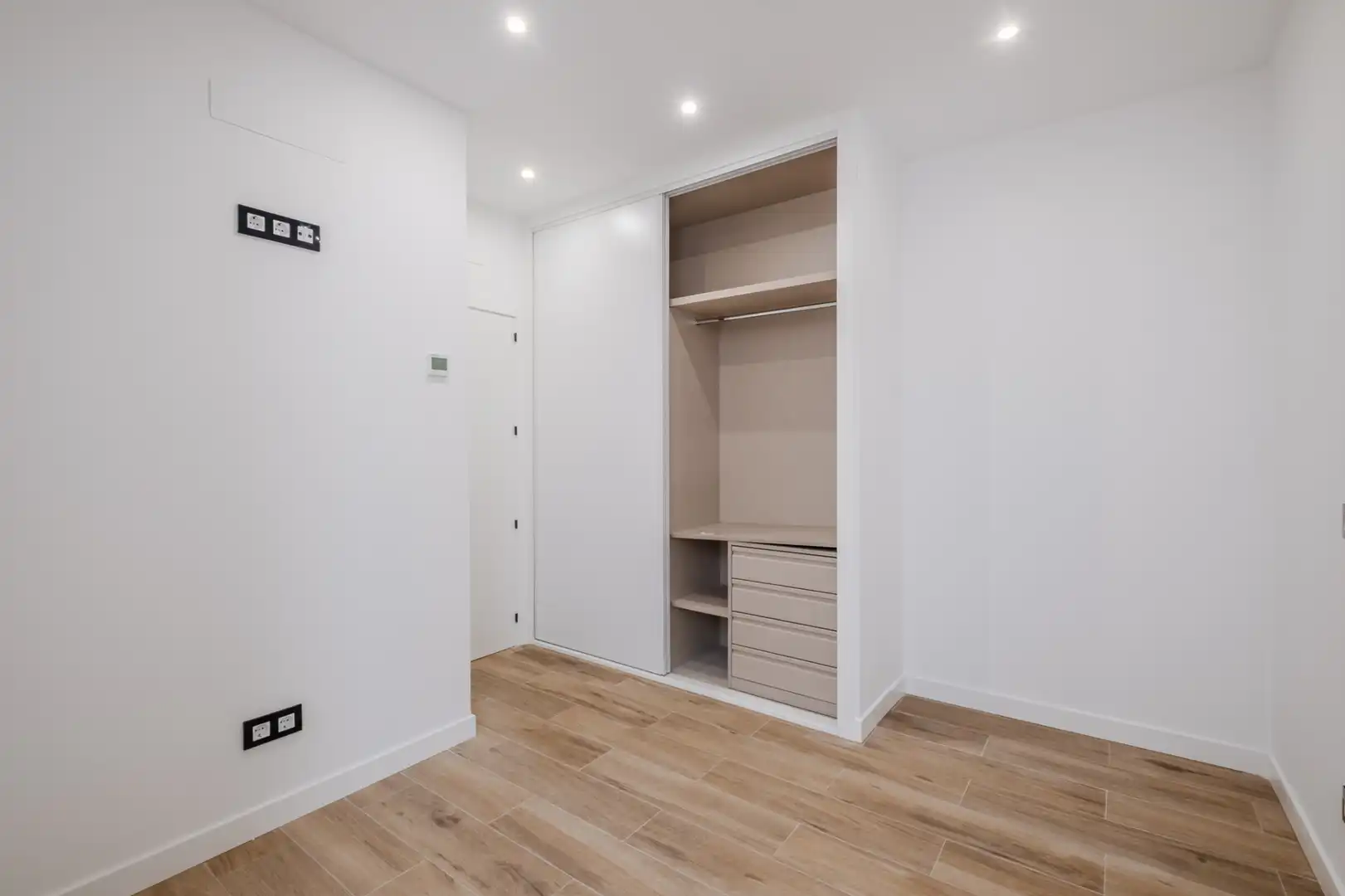 Schlafzimmer von Wohnung zur Miete in Madrid mit Heizung, Ofen und Waschmaschine