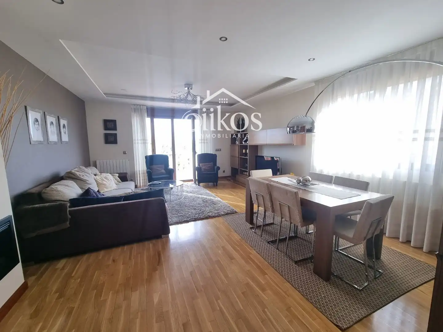 Sala de estar de Casa adosada en venta en Villamayor con Aire acondicionado, Calefacción y Parquet
