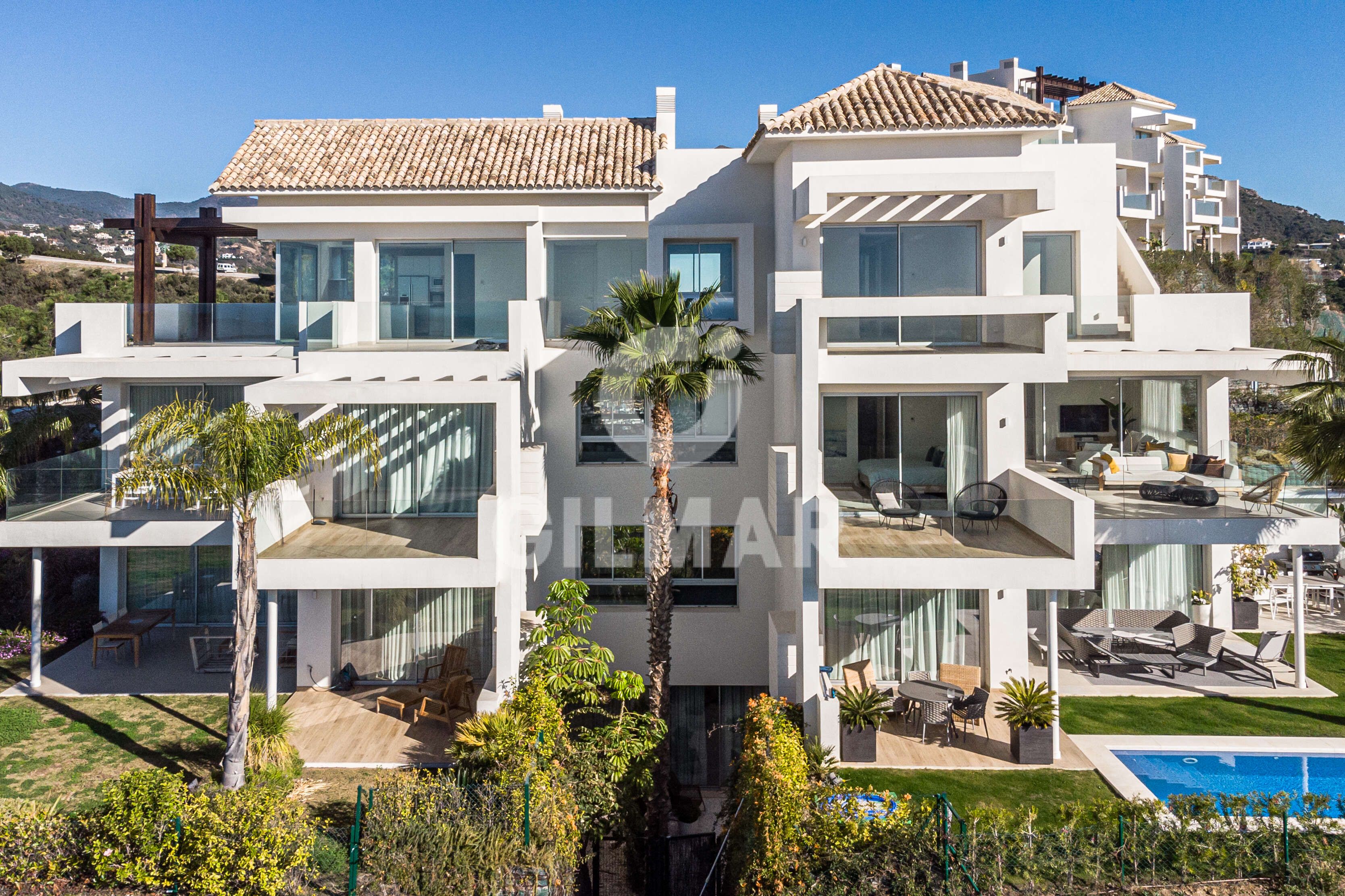 Exterior view of Flat for sale in Benahavís  with Air Conditioner, Terrace and Community pool