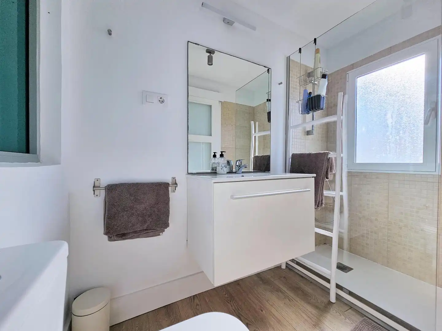 Bathroom of Duplexes for rent in Cartagena  with Air Conditioner, Heating and Terrace