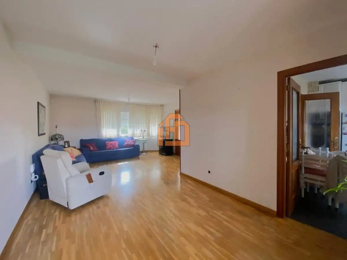 Living room of Houses for sale in Sariegos  with Heating and Parquet flooring