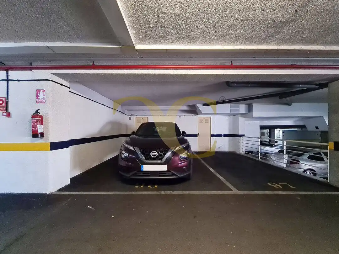 Parkplatz von Wohnung zum Verkauf in Oviedo  mit Heizung, Privatgarten und Terrasse