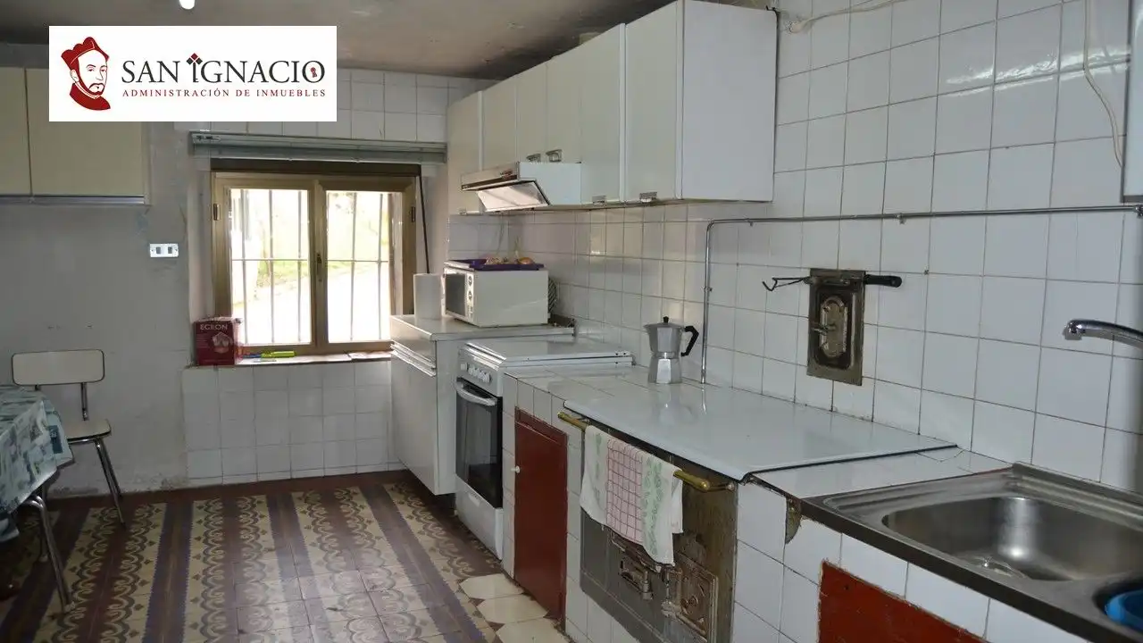 Cuina de Finca rústica en venda en Merindad de Valdivielso amb Calefacció, TV i Balcó