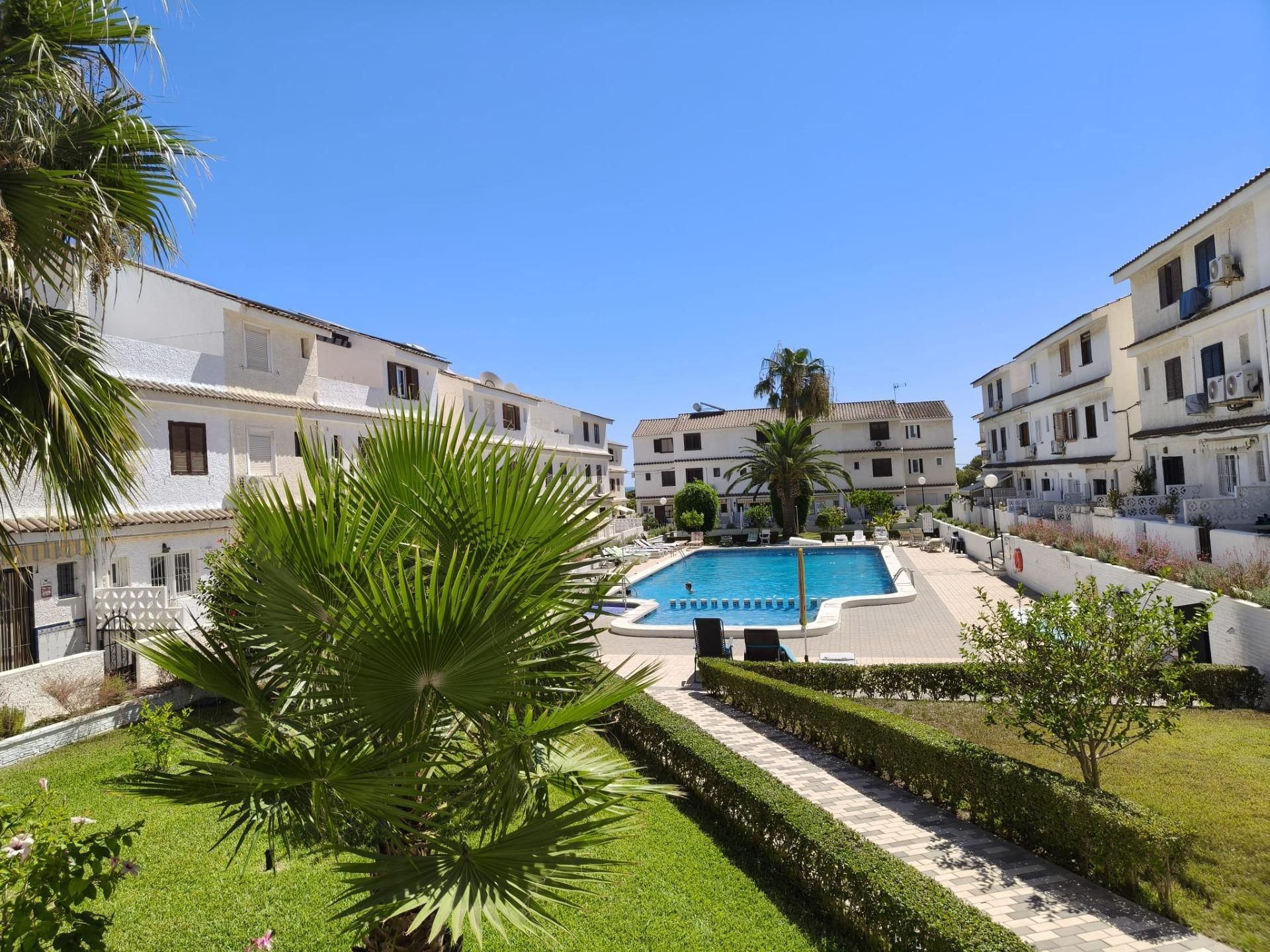Piscina de Dúplex en venda en Torrevieja amb Terrassa, Balcó i Piscina comunitària