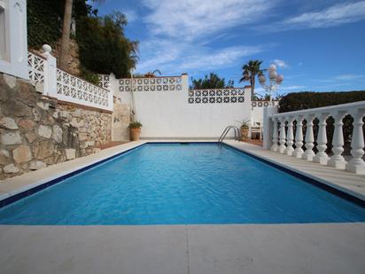 Piscina de Casa o xalet en venda en Fuengirola amb Aire condicionat, Jardí privat i Terrassa