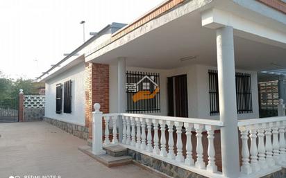 Vista exterior de Casa o xalet en venda en Torrevieja amb Terrassa