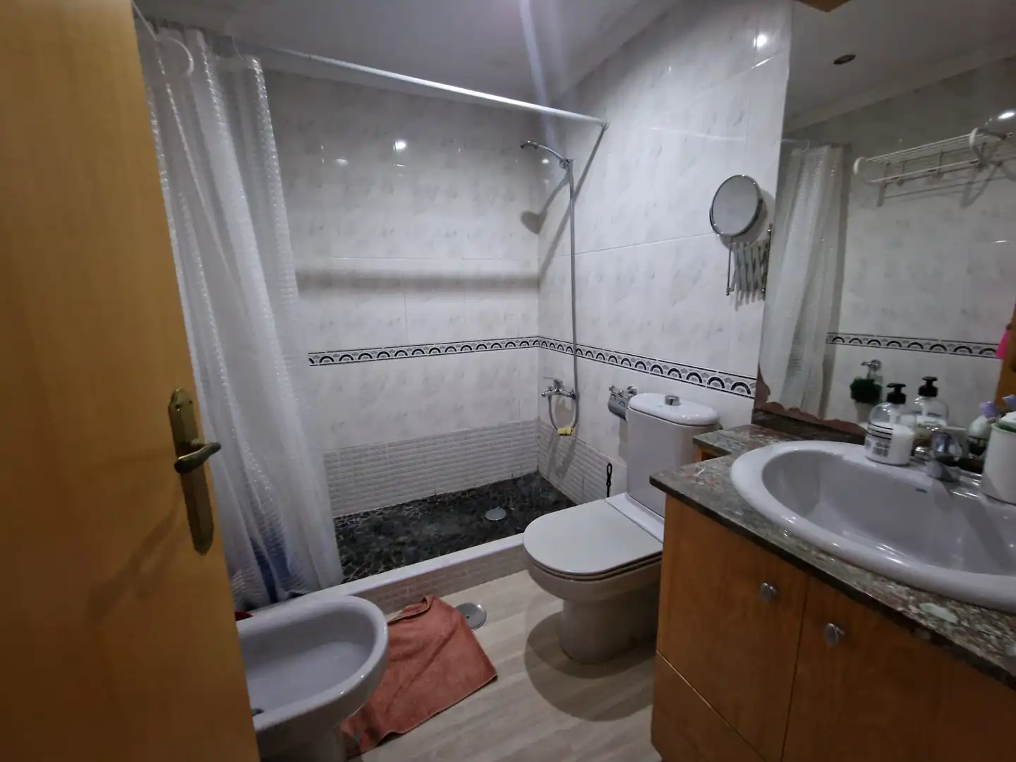 Bathroom of Flat for sale in Montcada i Reixac  with Air Conditioner, Heating and Storage room