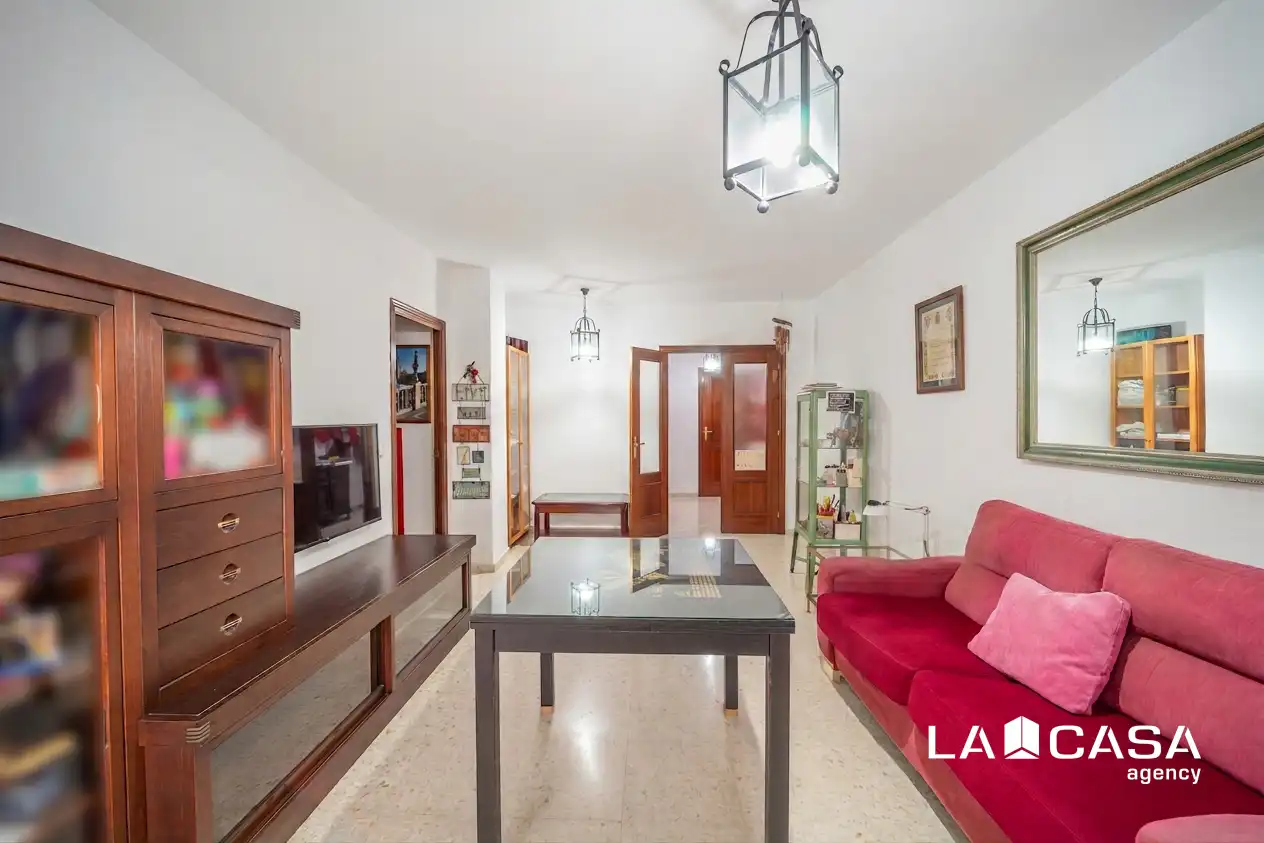 Sala d'estar de Pis en venda en Dos Hermanas amb Terrassa, Piscina i Balcó