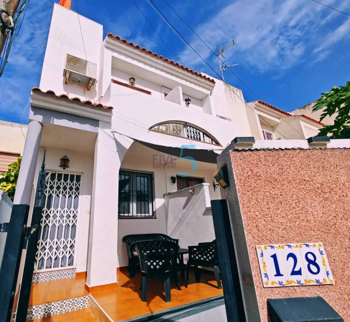 Vista exterior de Casa adosada en venta en Torrevieja con Aire acondicionado, Calefacción y Terraza