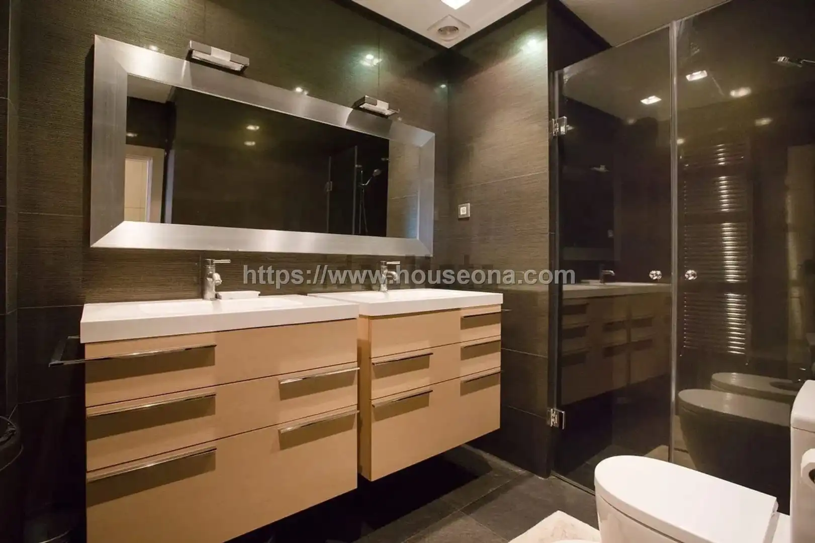 Badezimmer von Maisonette zum Verkauf in Bilbao  mit Abstellraum, Möbliert und Balkon