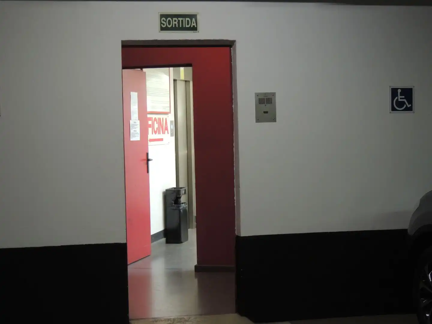 Garage zur Miete in Barcelona mit Alarm