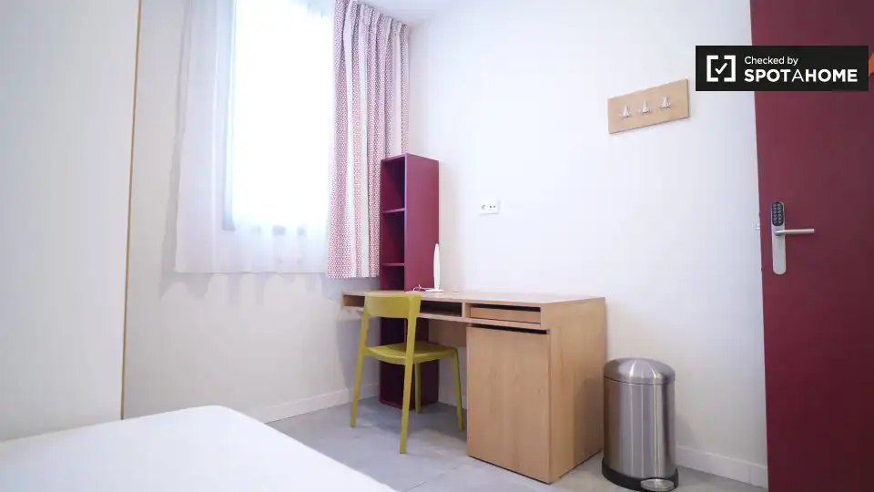 Habitación de Piso de alquiler en Sevilla con Aire acondicionado, Calefacción y Amueblado
