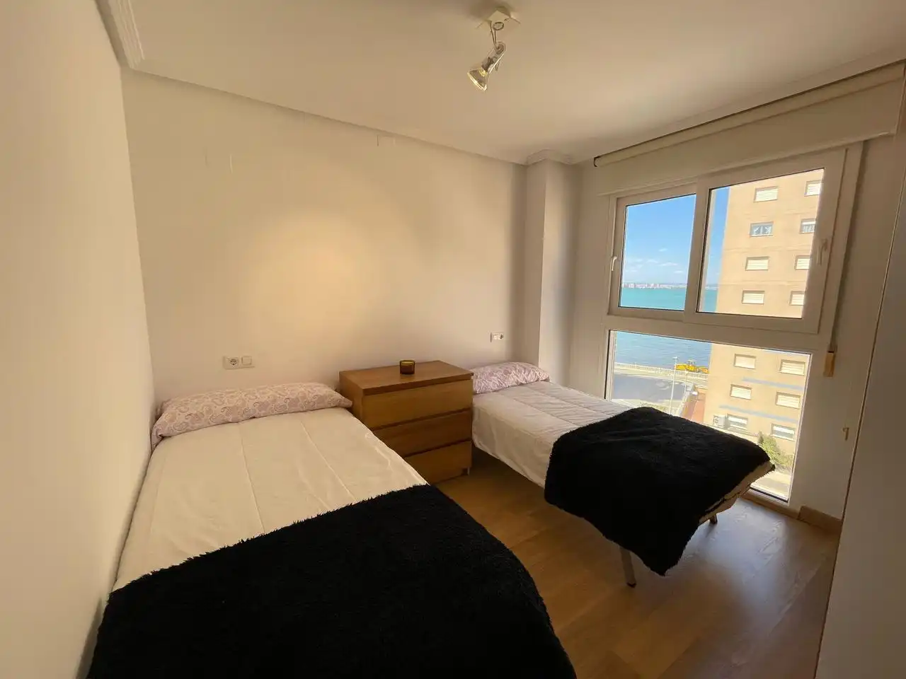 Schlafzimmer von Wohnungen zum Verkauf in La Manga del Mar Menor mit Heizung, Parkett und Terrasse