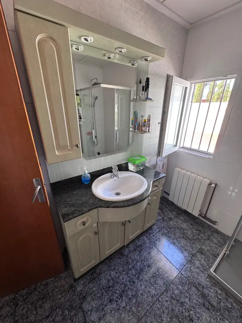 Baño de Finca rústica en venta en Villena con Aire acondicionado, Calefacción y Jardín privado