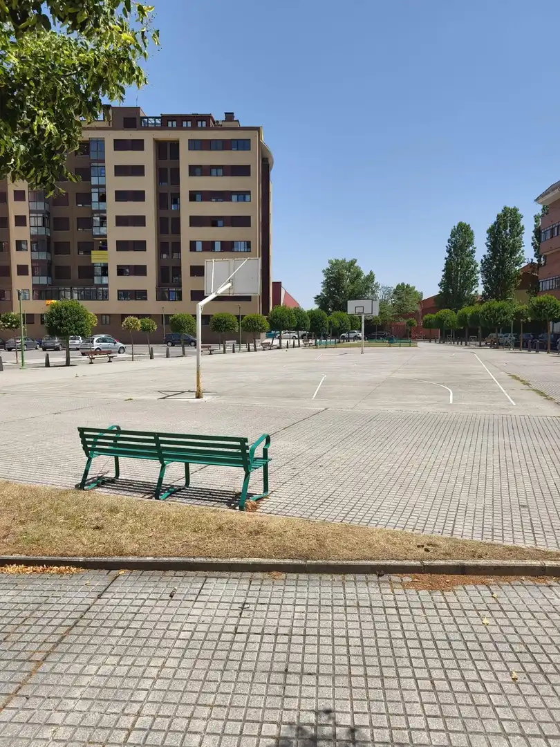 Aparcament de Pis en venda en Burgos amb Calefacció i Traster