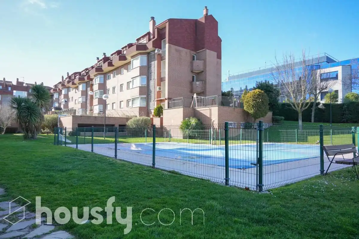 Vista exterior de Planta baja en venta en Las Rozas de Madrid con Aire acondicionado, Calefacción y Jardín privado
