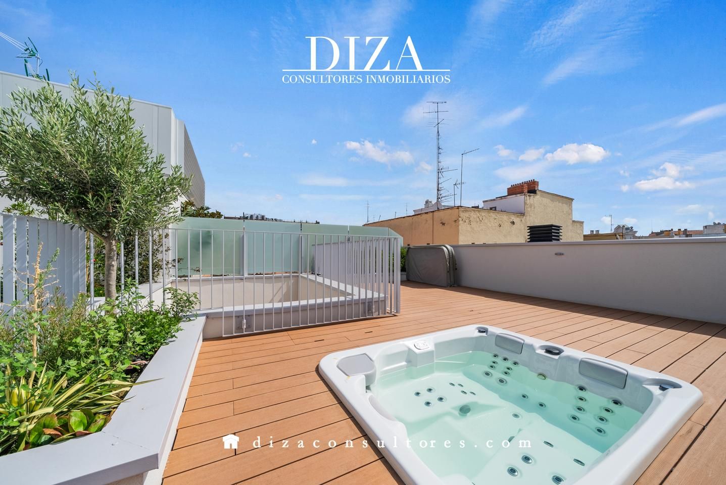 Terrassa de Àtic en venda en  Madrid Capital amb Aire condicionat, Calefacció i Jardí privat