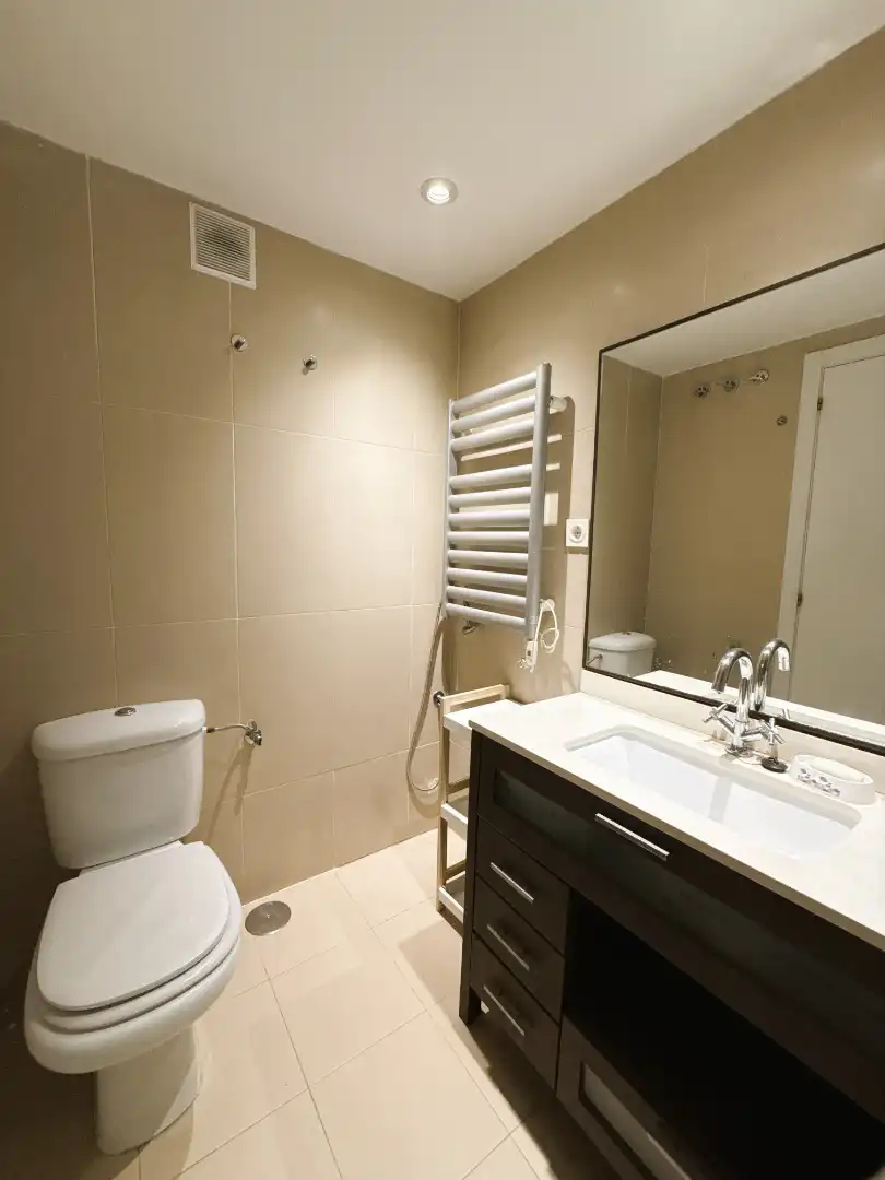 Baño de Dúplex en venta en Madrid con Aire acondicionado, Calefacción y Piscina comunitaria