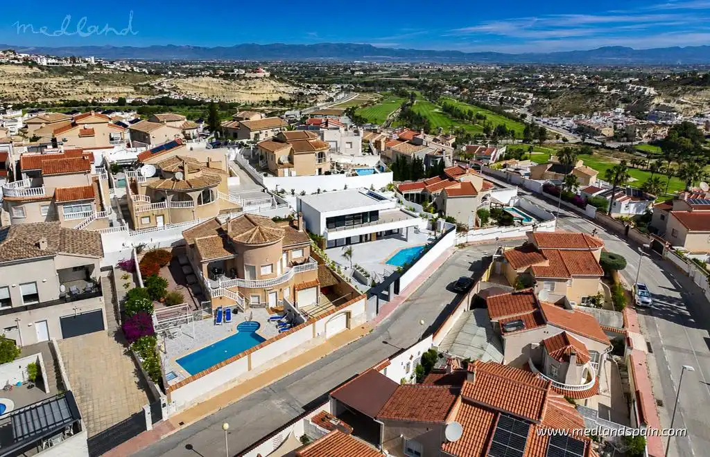 Vista exterior de Casa o xalet en venda en Rojales amb Aire condicionat, Calefacció i Jardí privat